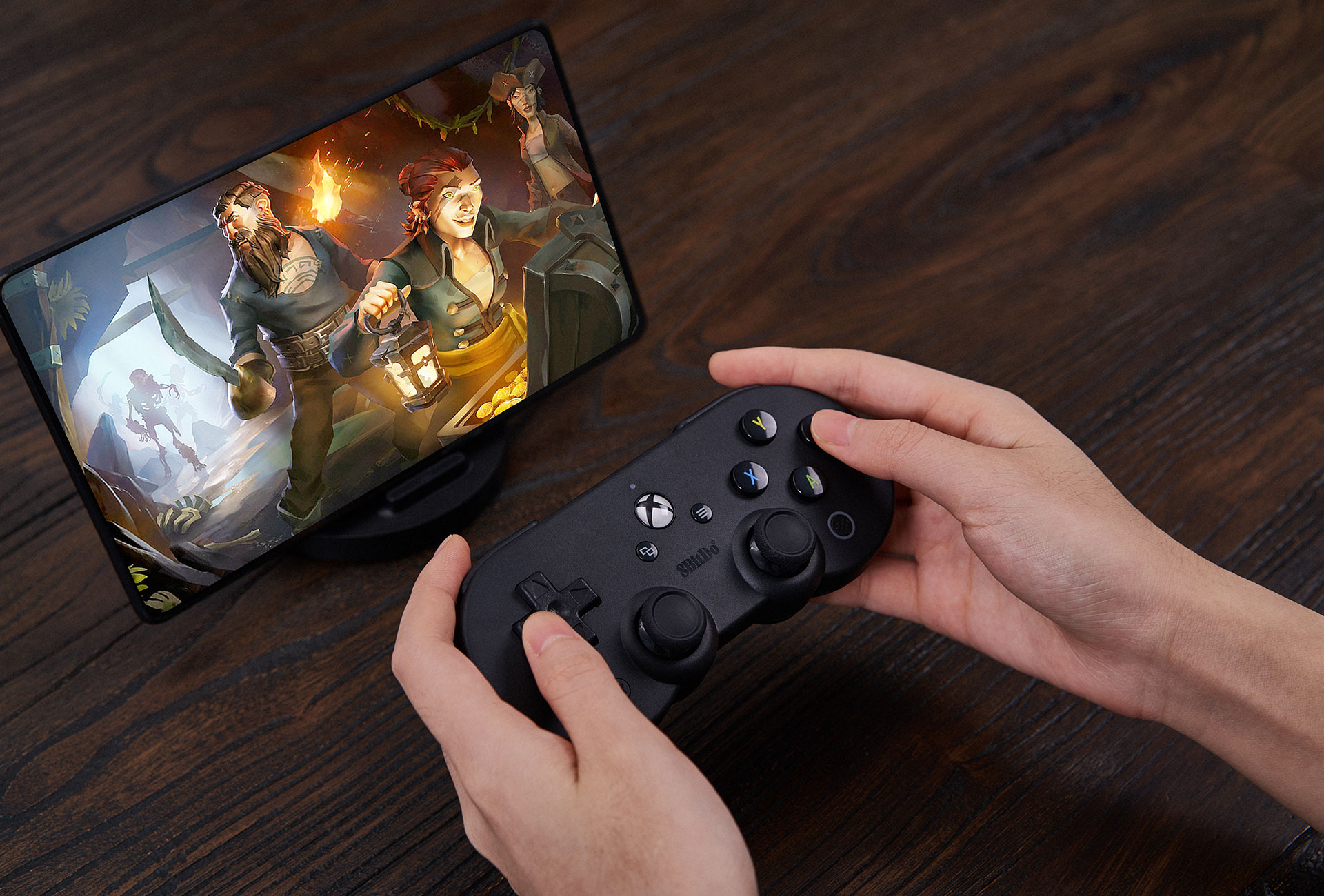 This iPhone game controller is designed for Xbox Cloud Gaming