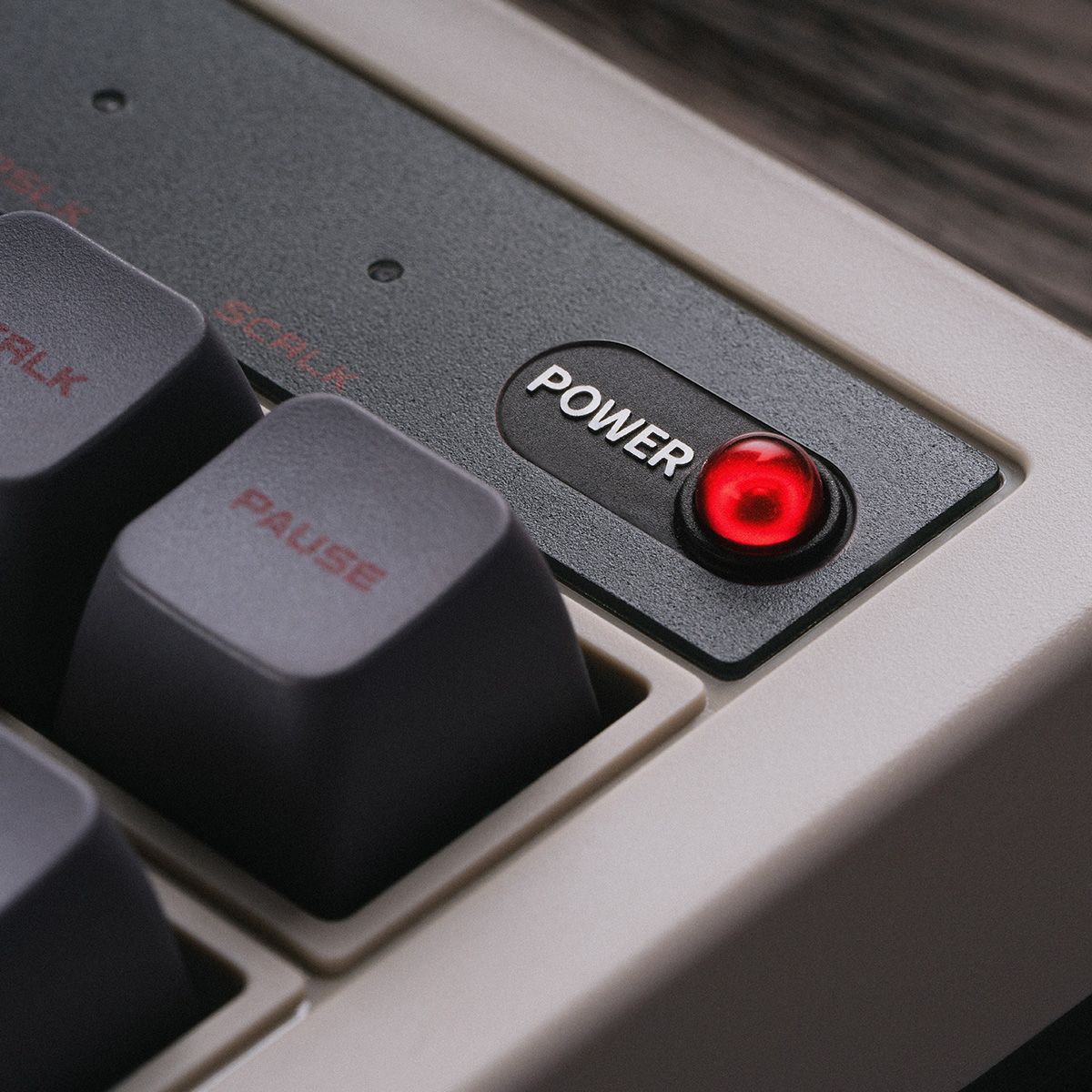 8BitDo Retro: Teclado mecánico inalámbrico inspirado en el diseño de la NES